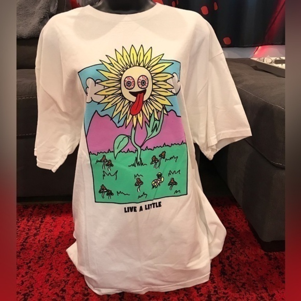 ALAB mens “live a little” Tee shirt Size XL